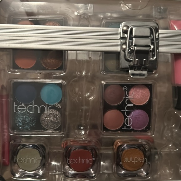 Make up kit - some pieces missing - Picture 2 of 6